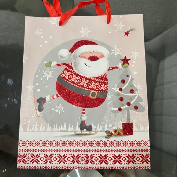 CHRISTMAS/ NEW YEARS GIFT BAGS ( 5 PIECES ) Size medium, small and Bottle size - Picture 2 of 5